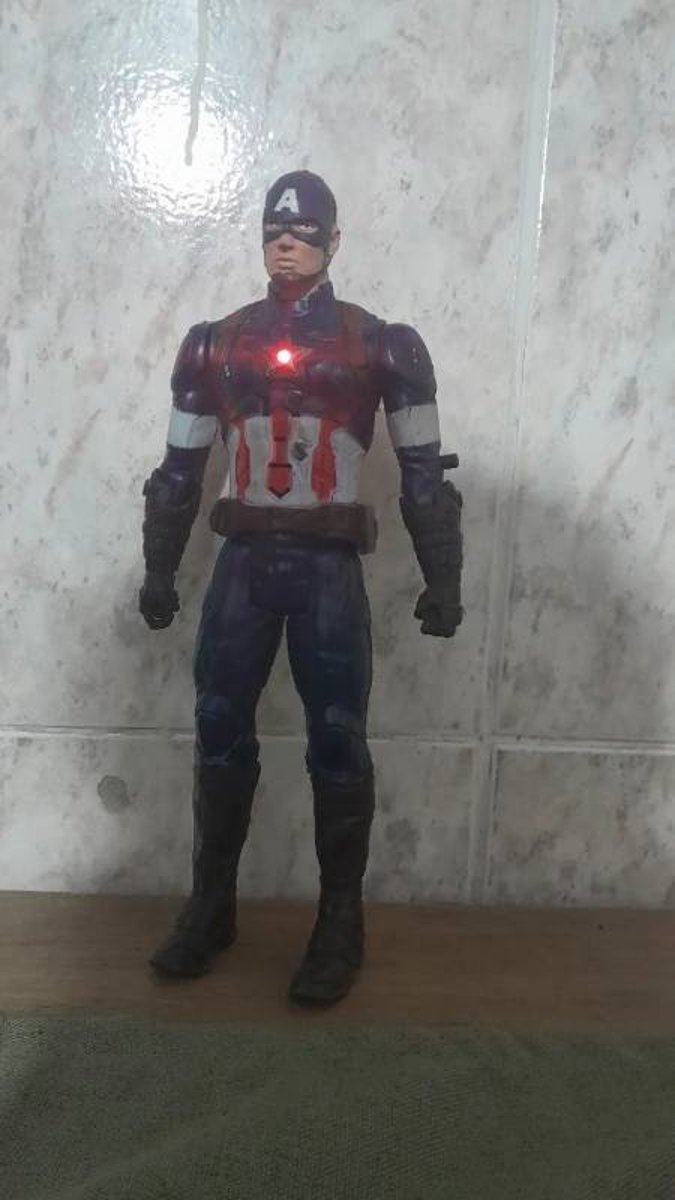Action Figure - Capitão América Titan Hero (Articulado e com Som 30 cm)