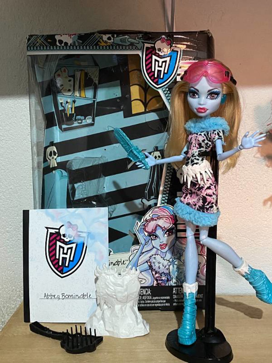 Boneca monster high abbey bominable art class