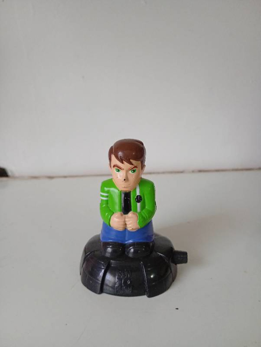 Boneco de brinquedo usado bom Bem 