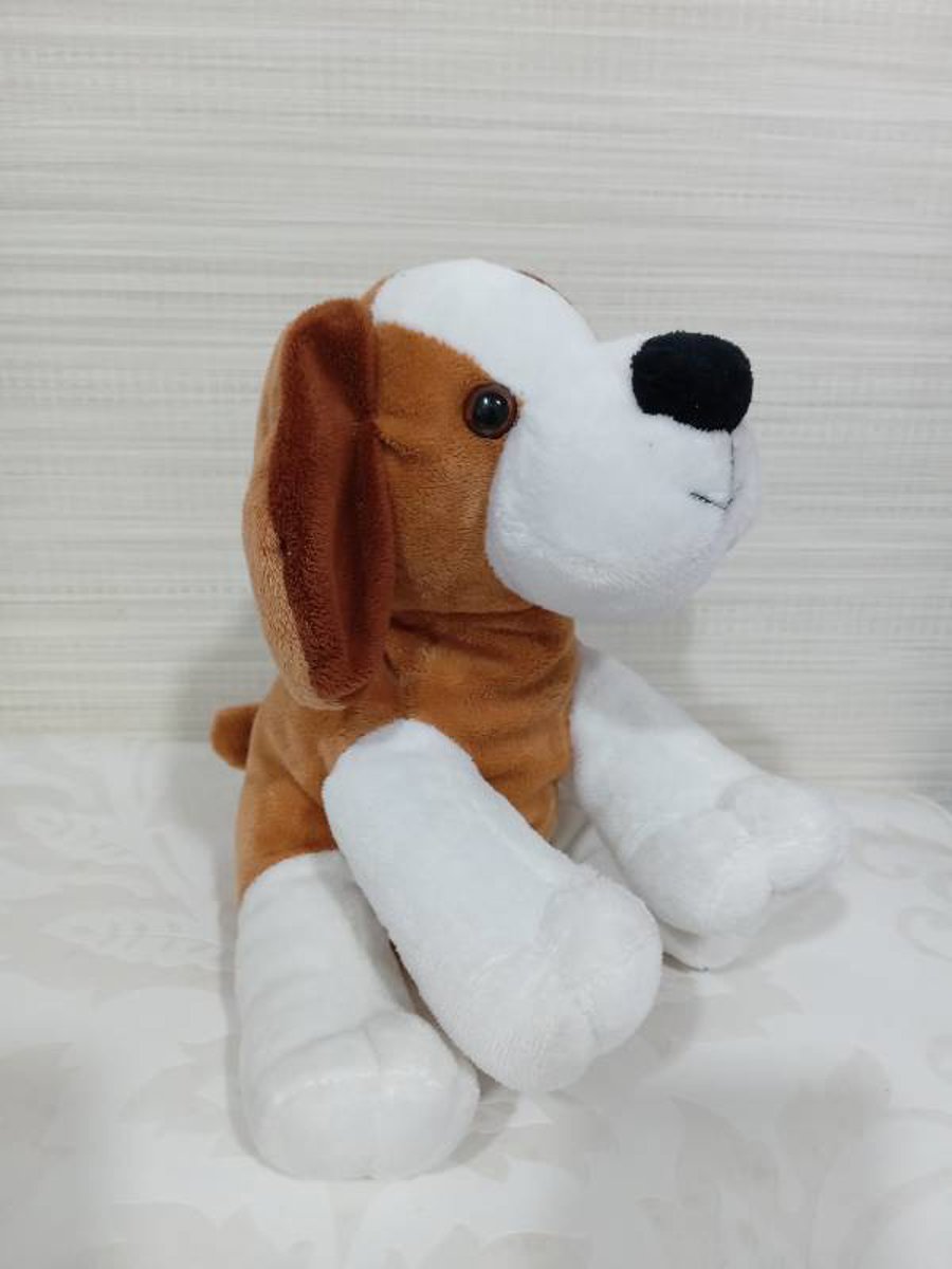 Cachorrinhode pelúcia tipo Beagle