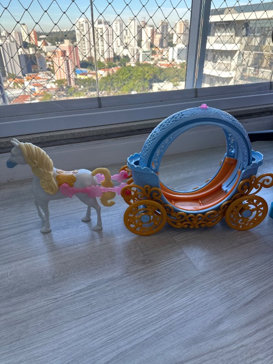 Carruagem da Cinderela com cavalo