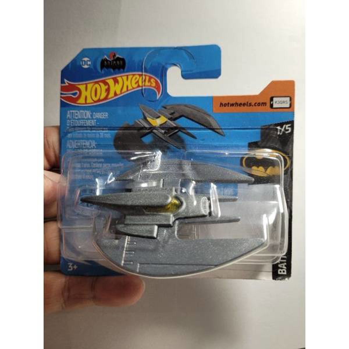 Miniatura Hot Wheels Batplane Batman The Animated Series1:64 
