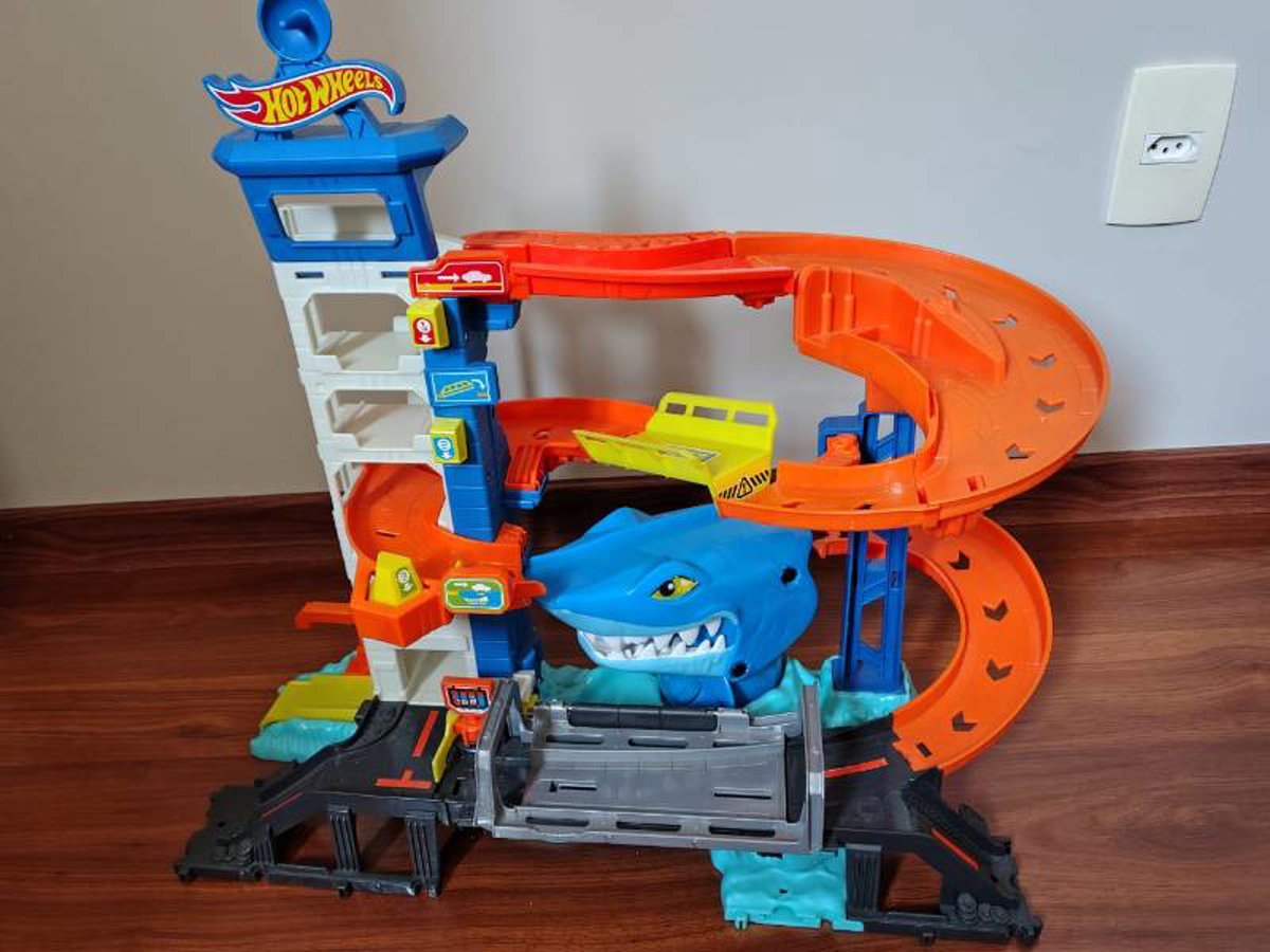 Pista De Percurso Hot Wheels Fuga De Salto Do Tubarão Mattel